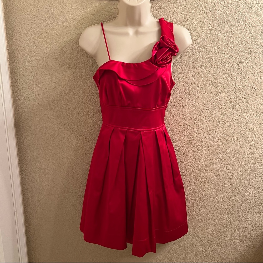 Elegant Red Sleeveless Dress